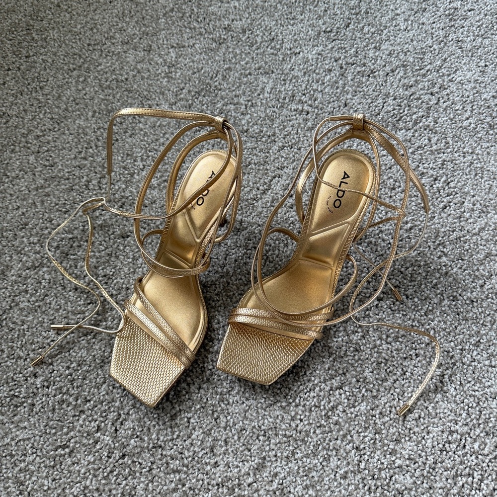 ALDO GOLD STRAPPY WOMENS HIGH HEELS